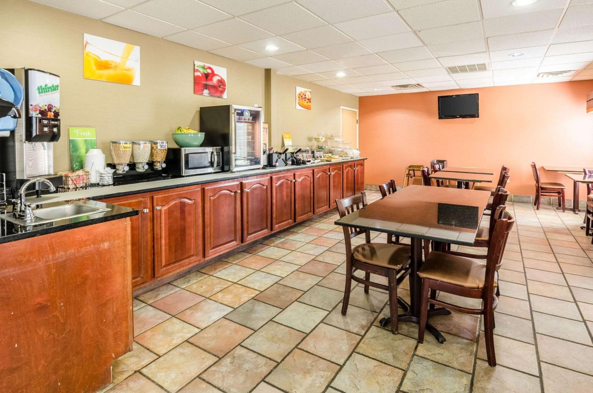 Spark By Hilton Wytheville East Main Street Zewnętrze zdjęcie